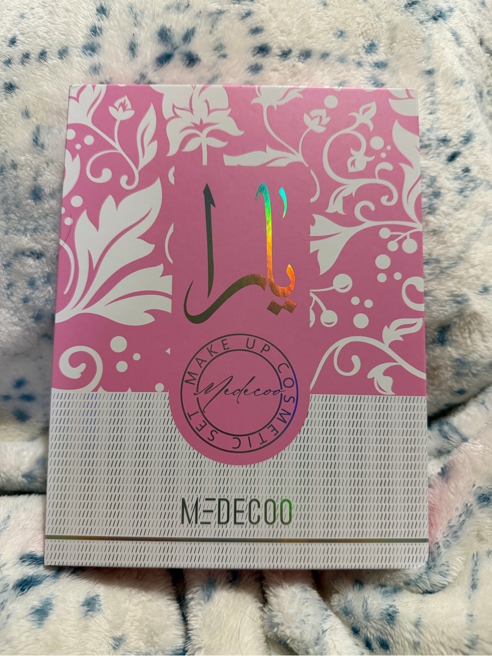 M. DECOO Pink Eyeshadow Palette & Roller Set - Picture 7 of 8